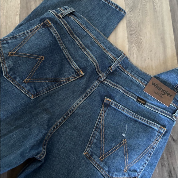 Wrangler Men's Relaxed Fit Denim Jeans - Picture 3 of 3